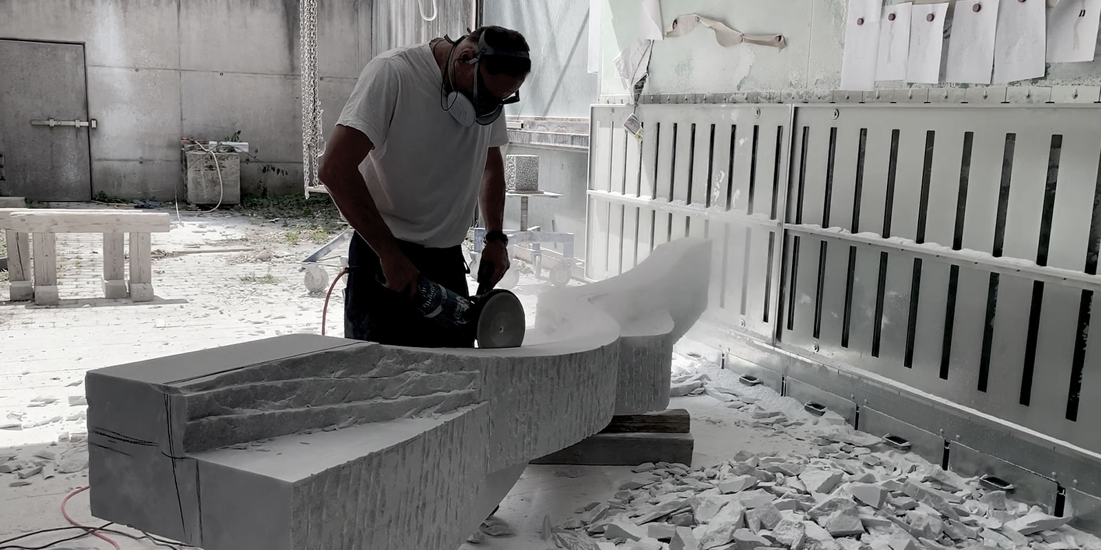 Frank teufel beim arbeiten, zsuchneiden Marmor Skulptur